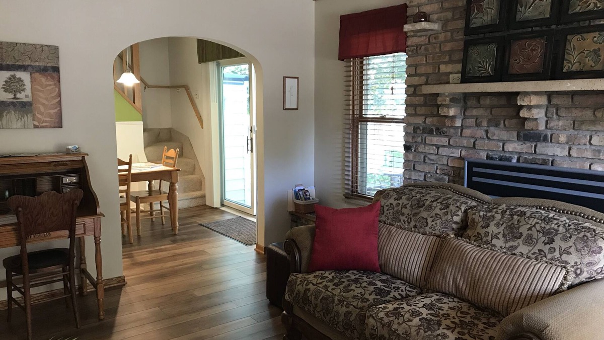 Northrup House | Century Cottage-PERFECT for Mayo & downtown visitors!