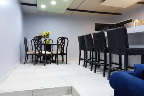 Juarez Apartment | Cerca del aeropuerto de mty y parques industriales