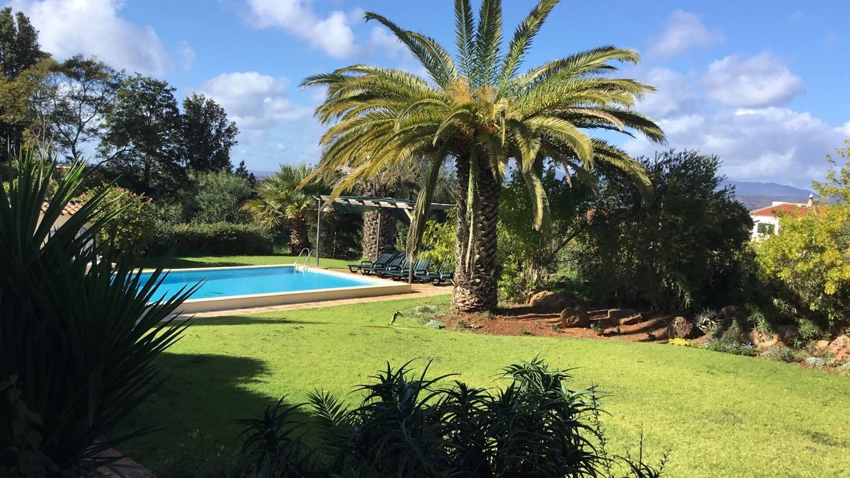Silves House | Cerro Vista is a large rural property set amongst orange groves near to Silves