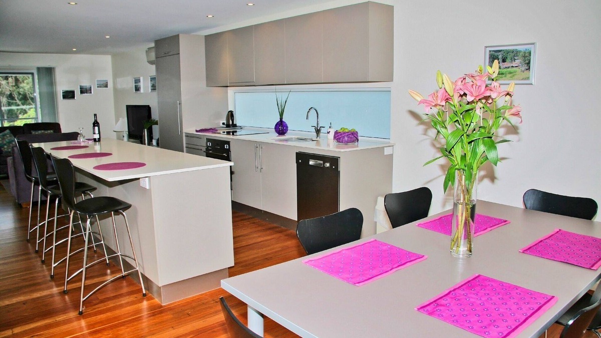 Blueys Beach House | Cerulean Blue Combo PLUS, 7 bedrooms walk to cafes and beach
