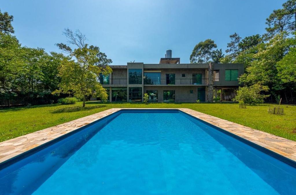 Sao Joao Novo House | Chácara com jardim e piscina no alto da serra