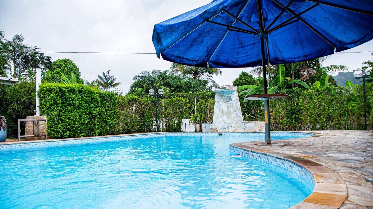 Peruibe House | Chácara com piscina, churrasq e WiFi em Peruíbe/SP