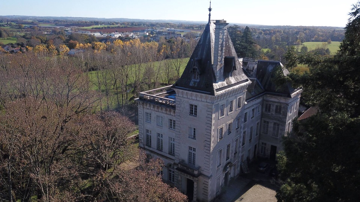 Chasseneuil-sur-Bonnieure Other | Château Xviiieme Dans un Grand Parc, en Charente