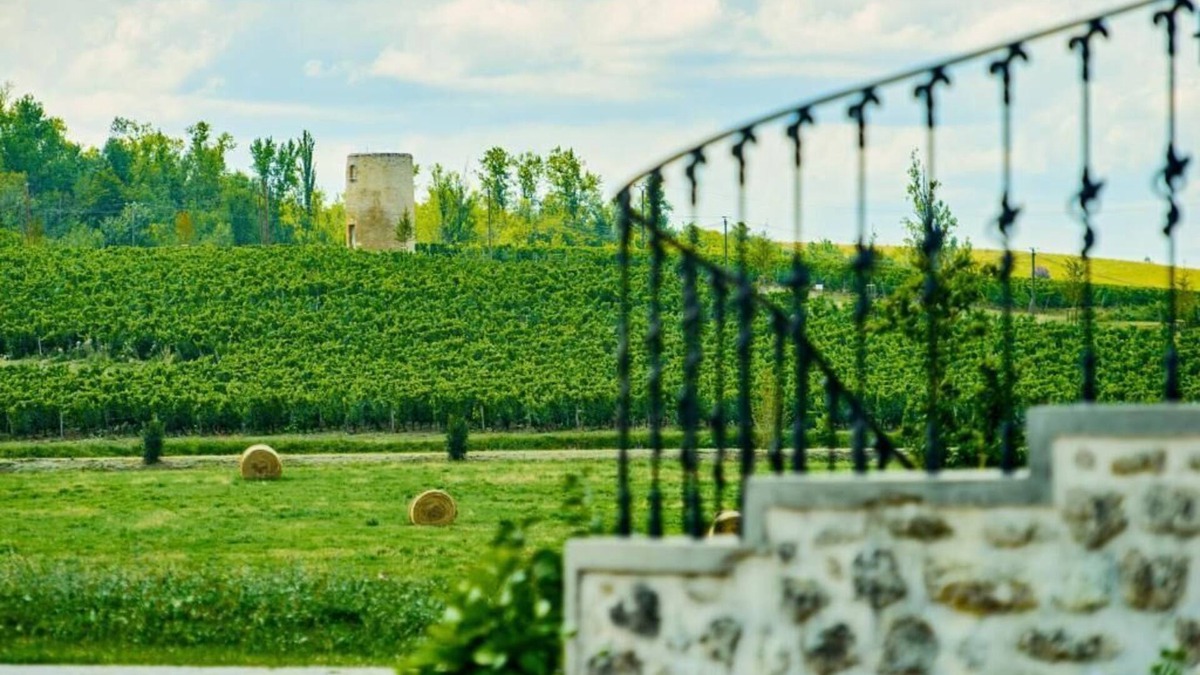 Saint-Sulpice-et-Cameyrac Hotel | Château Chatillon