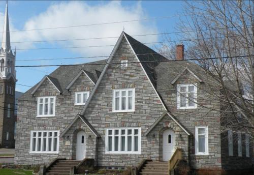 Tracadie House | Château d'Acadie