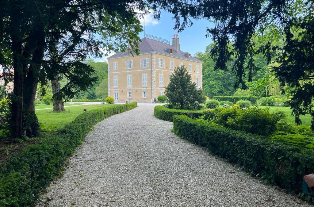 Crespy-le-Neuf Bed & Breakfast | Château de Crespy & Suites