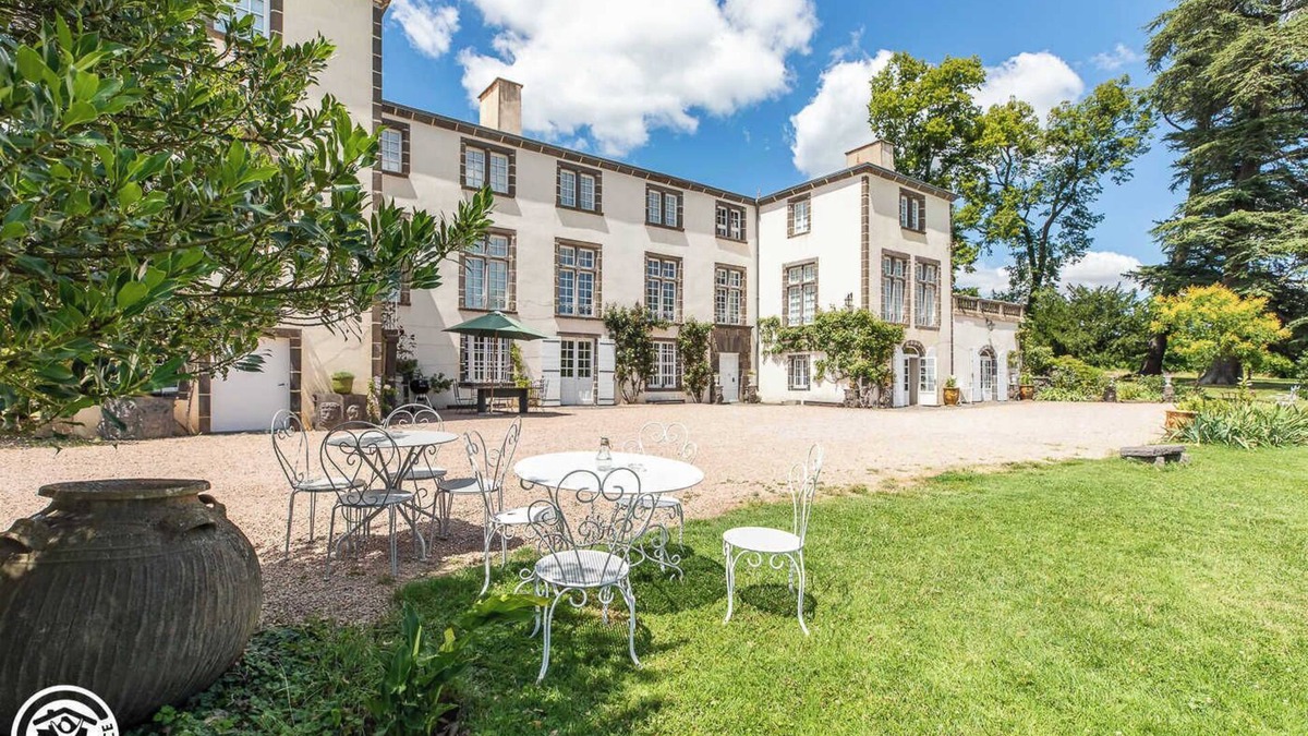 Sayat House | Château de Féligonde