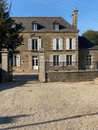 Saint-Cyr-en-Pail House | Château de la Robinière 2 a 20 personnes