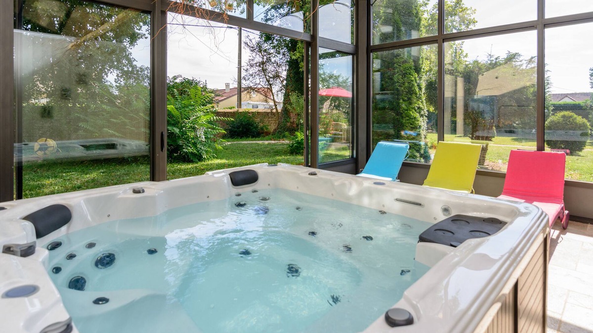 Saint-Marcel Bed & Breakfast | Château de la Villeneuve