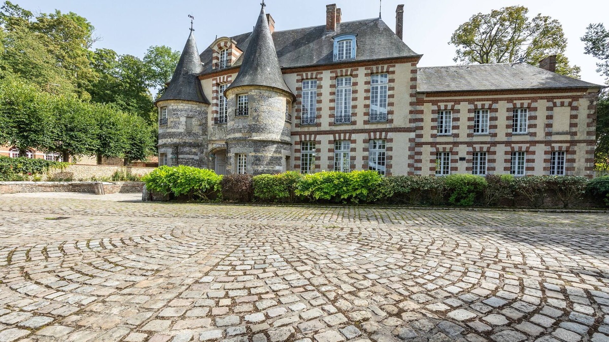 Mainneville Other | Château de Mainneville, sleeps 20 (swimming pool, tennis court and formal gardens)