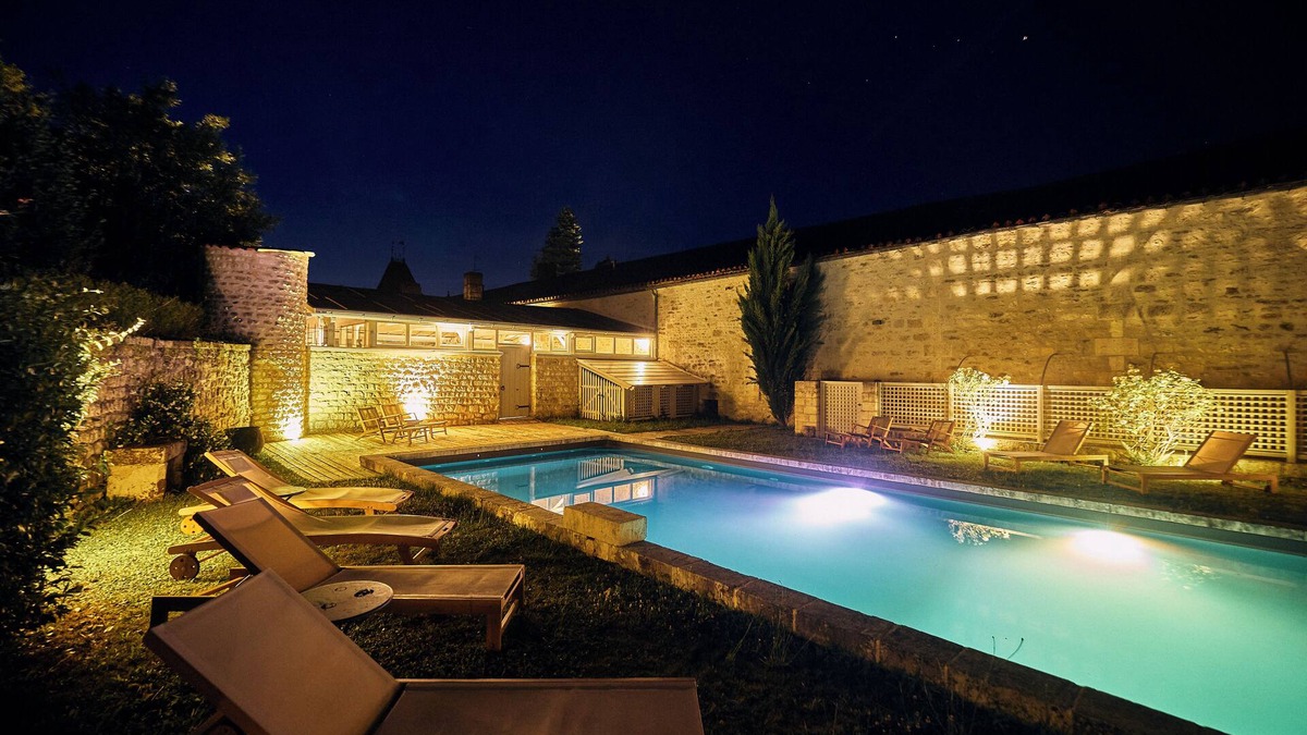 Magnac-sur-Touvre Bed & Breakfast | Château de Maumont