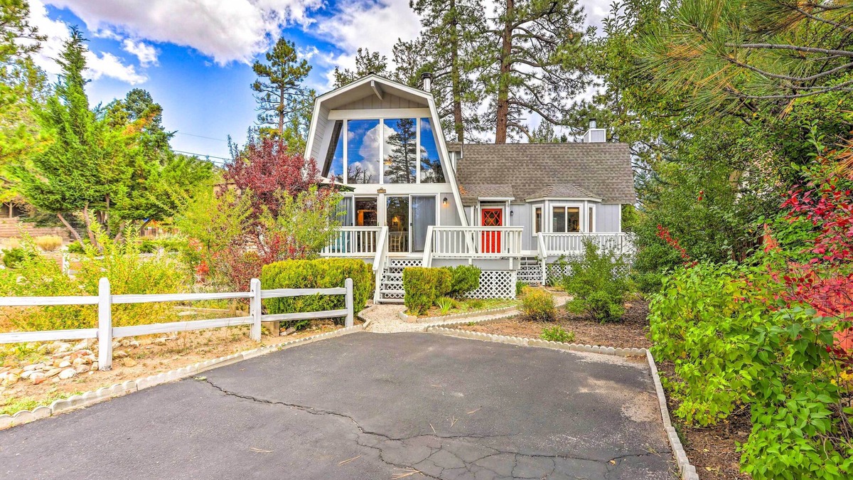 Whispering Forest Cabin | 'Château Forêt' in Big Bear w/Hiking Trail Access
