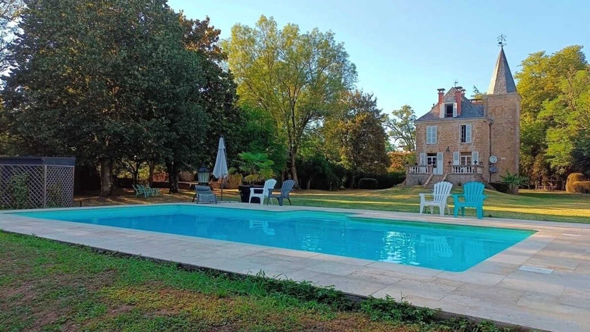 Sarrazac Other | Château le Granger Avec ses Tourelles Pointues Dans la Vallée de la Dordogne