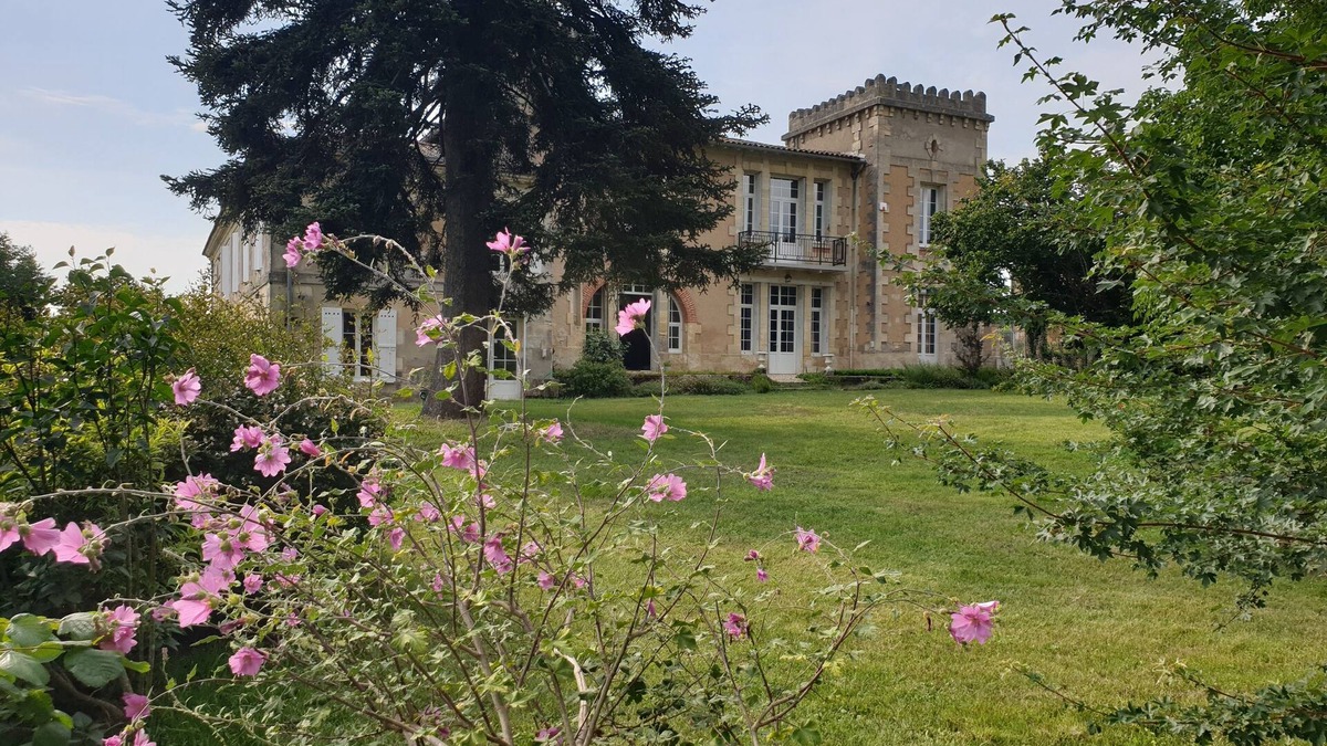 Saint-Ciers-de-Canesse Other | Château Les Tours Séguy