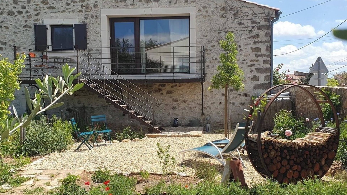 Assignan Condo | Château Les Poules - new bright modern and cosy loft