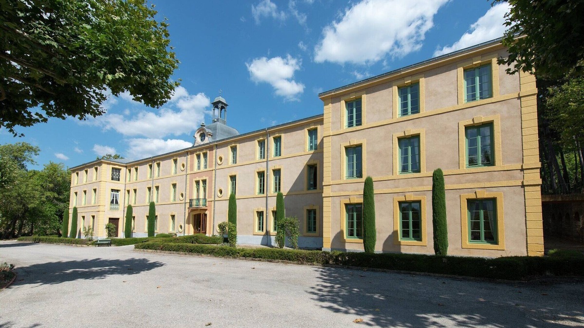 Montbrun-les-Bains Apartment | Château Luxury Stay Montbrun