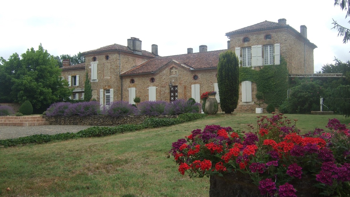 Brocas Other | Château Pour 24 Personne