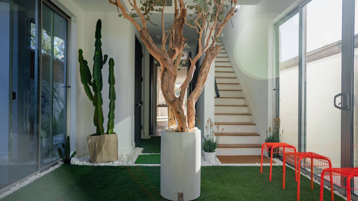 Burbank House | ChâteauChîChî: Family Oasis w Parking N Hollywood