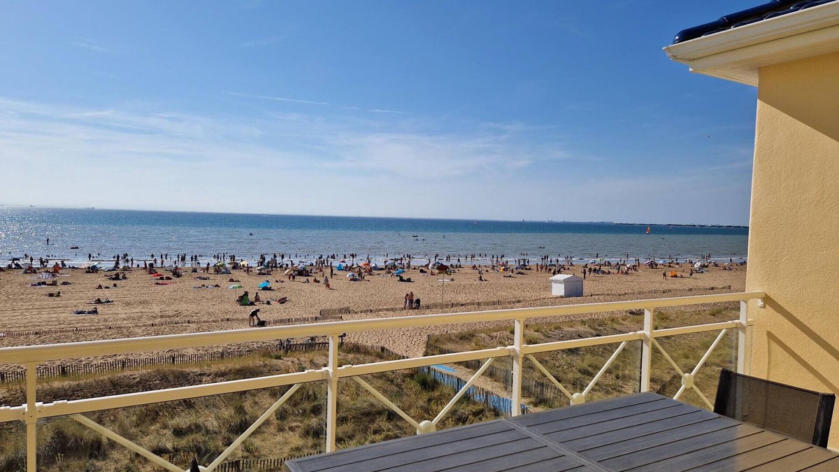 Port District Apartment | Châtelaillon-Plage: 4-room apartment, 6 people, terrace, WIFI