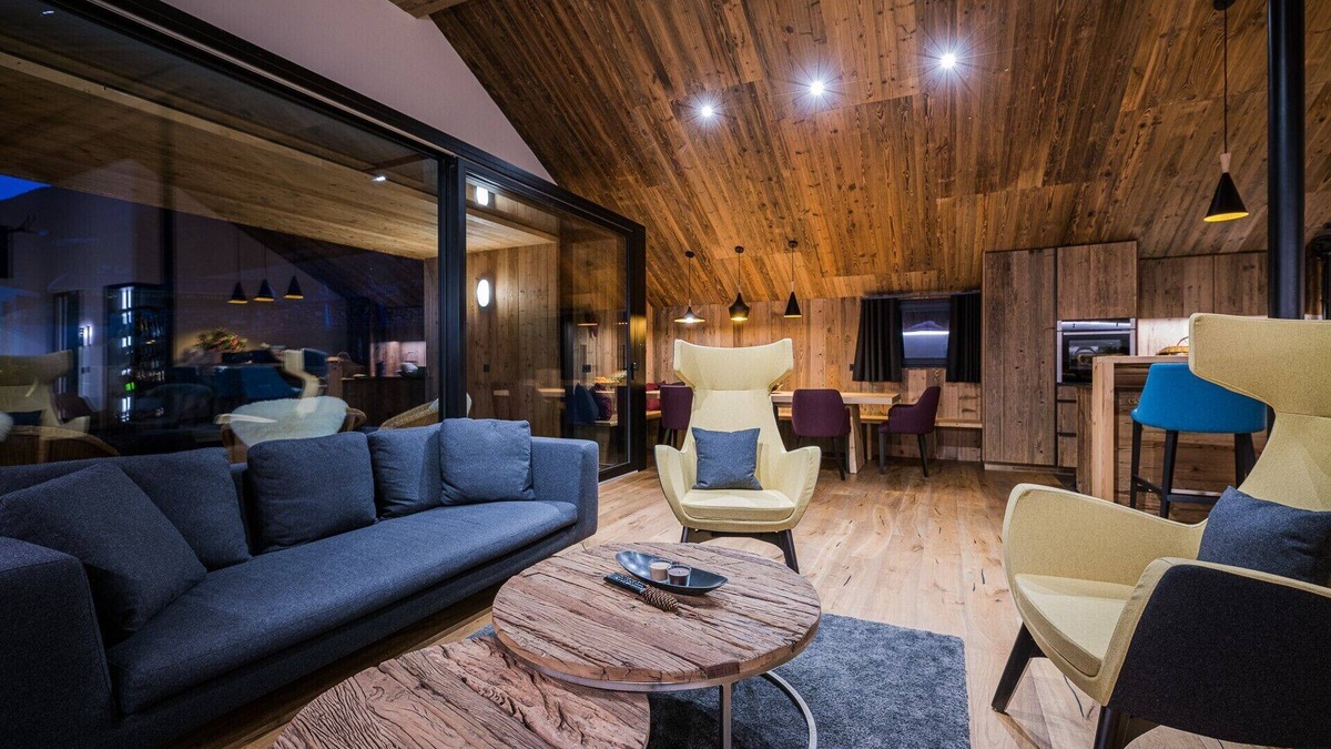 St. Valentin auf der Haide Ski Chalet | Chalet 'Chalet Ortles' with Lake View, Private Terrace and Wi-Fi