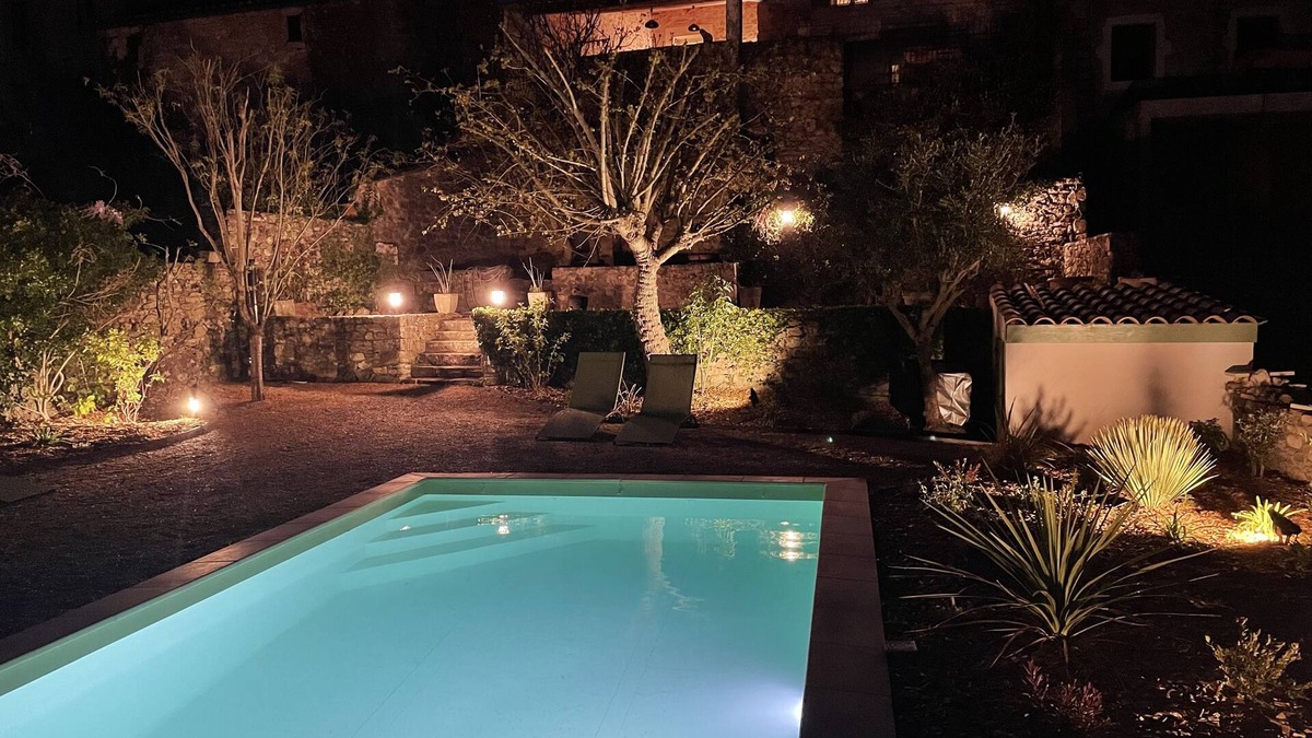 Saint-Andre-de-Roquepertuis House | Charmante et Spacieuse Maison, Grande Terrasse, vue Magnifique, Jardin, Piscine