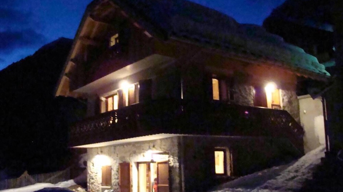 Saint-Colomban-des-Villards Ski Chalet | Charming village chalet 1100 m - 4 SEASONS - Glandon and Croix de Fer passes