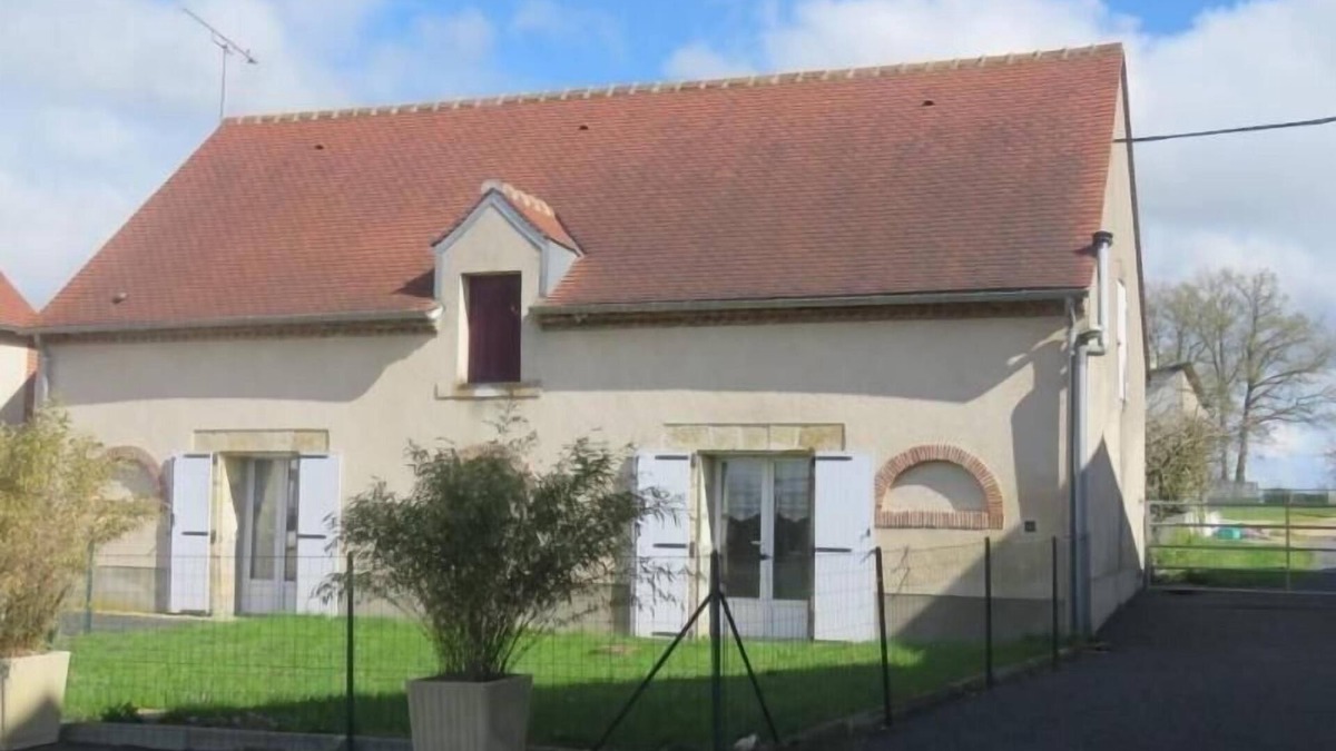Vieilles-Maisons-sur-Joudry Cottage | Charming Farm Cottage with Terrace Near Forests & Lakes, Sleeps 9