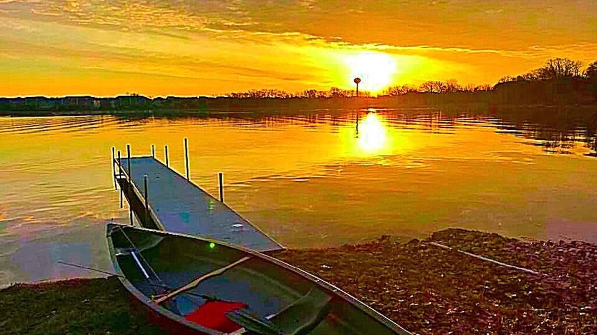 Antioch House | Chain O'Lakes Lakeside Getaway