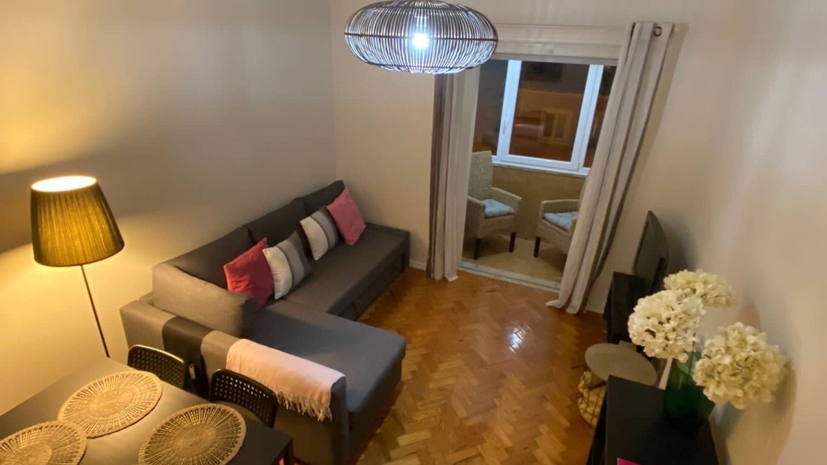 Areeiro Apartment | Chairming 2 bed flat in the center of Lisbon