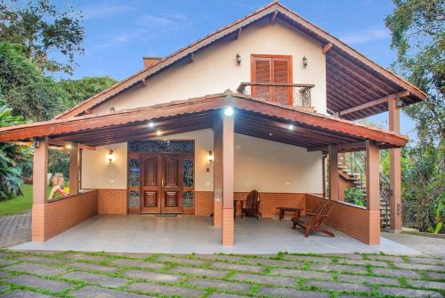 Taquacetuba Ski Chalet | Chalé Cobertura no Lago Piscina Churrasqueira