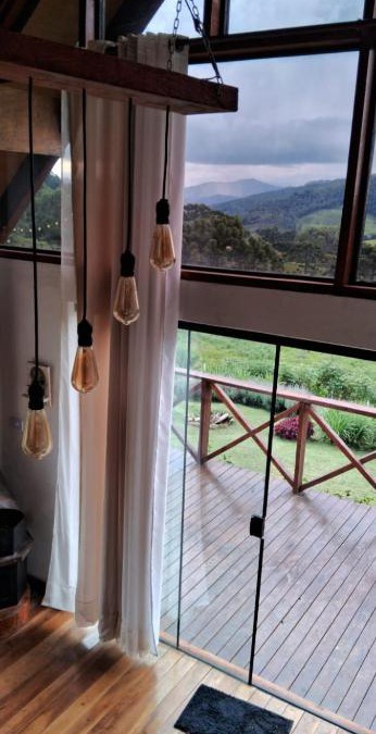 Sao Bento do Sapucai Ski Chalet | Chalé com vidros e hidromassagem