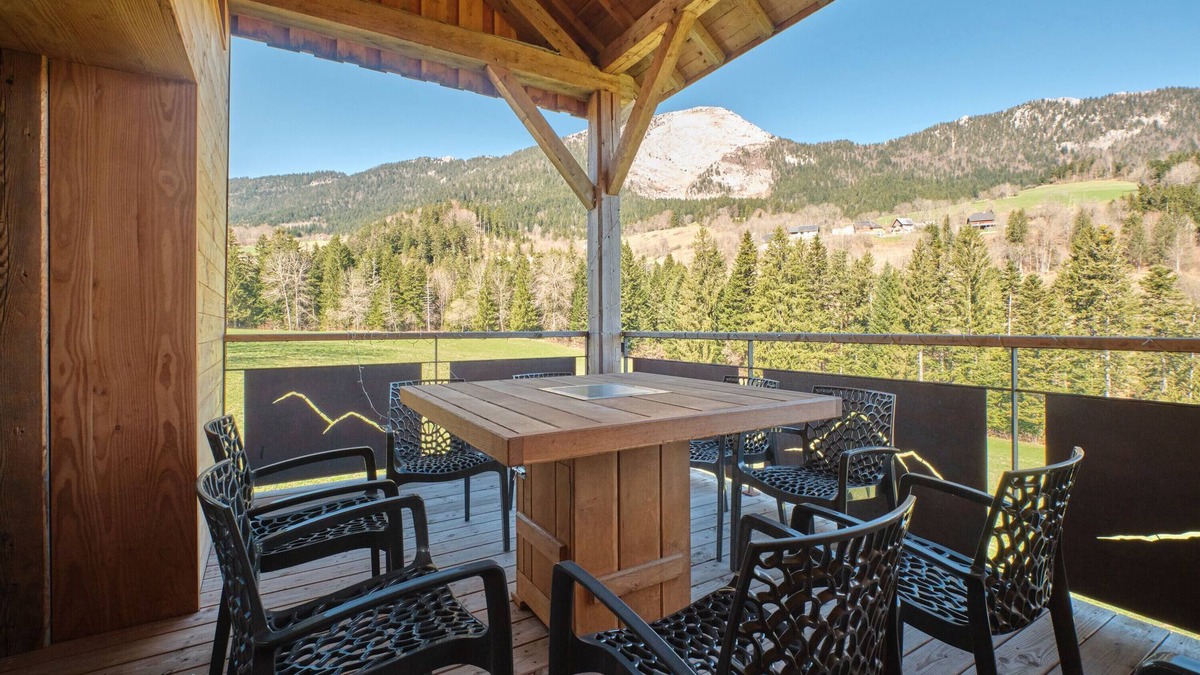 Saint-Pierre-de-Chartreuse Ski Chalet | Chalet 'Les 3 Som' with Mountain View, Private Terrace and Wi-Fi