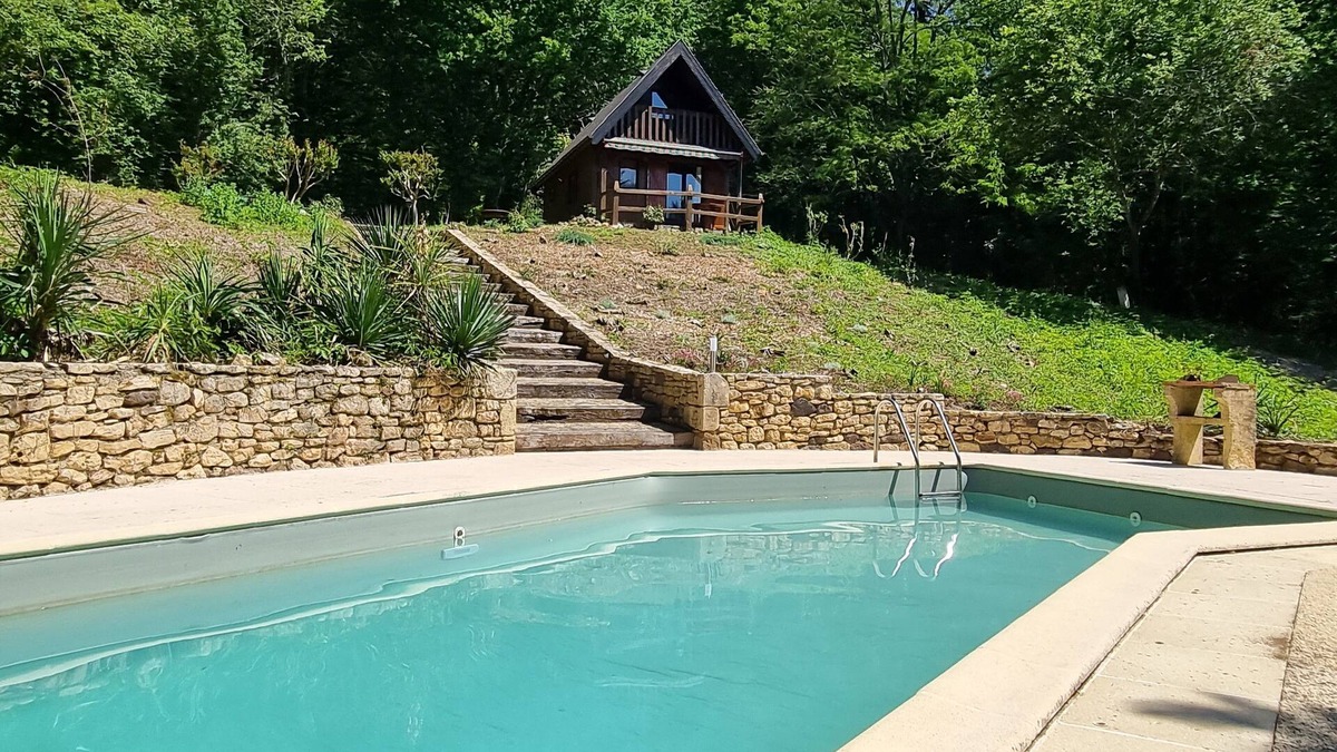 Blanquefort-sur-Briolance Ski Chalet | Chalet house, private heated pool (15/05 to 01/10) at the gateway to the Perigord Noir