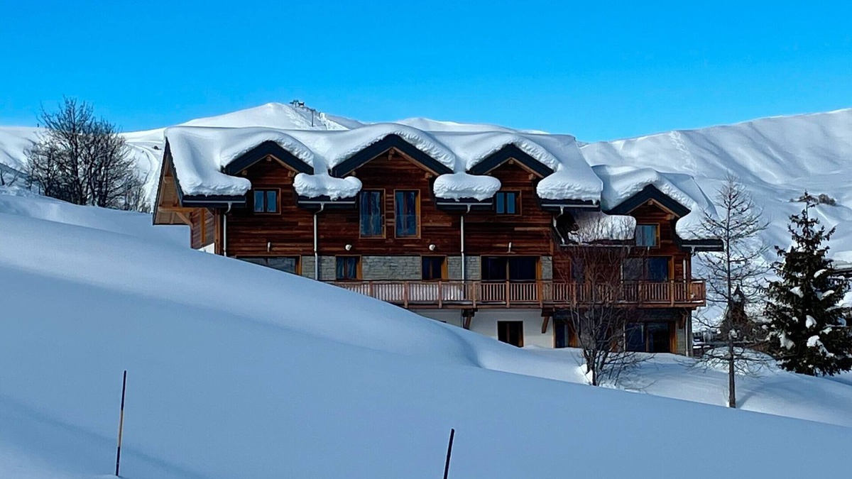 La Toussuire Ski Chalet | Chalet 'Alphonsine Ski Lodge' with Mountain View, Private Terrace and Wi-Fi