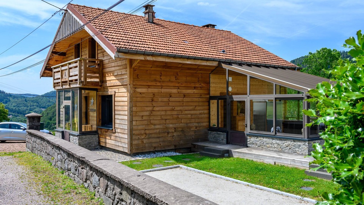 Saint-Maurice-sur-Moselle Ski Chalet | Chalet 'Le Brusyna' with Mountain View, Whirlpool, Private Terrace and Wi-Fi