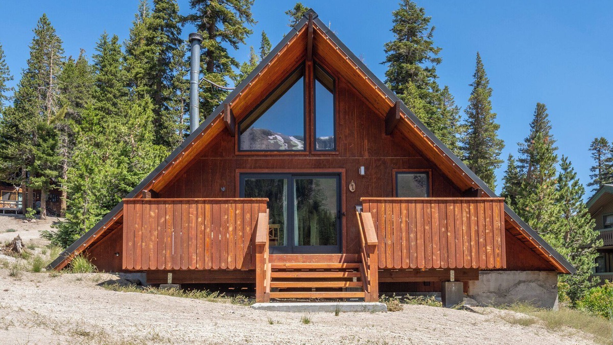 Mammoth Lakes Ski Chalet | Chalet #1, Charming Ski In/Ski Out Steps to the M