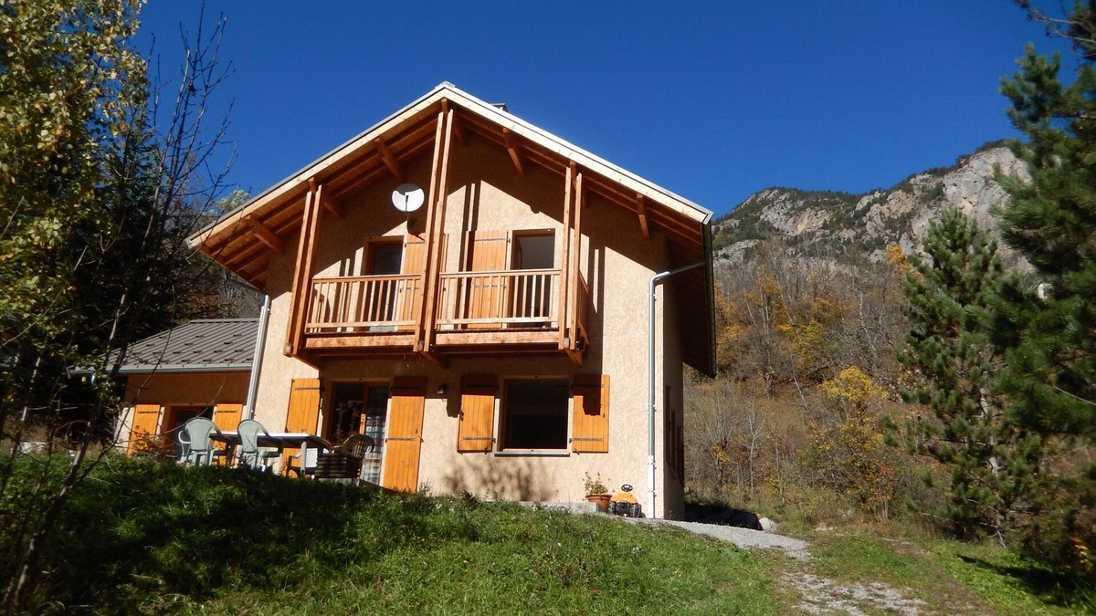 Freissinieres Ski Chalet | Chalet 10/12 people in the hamlet of Ecrins