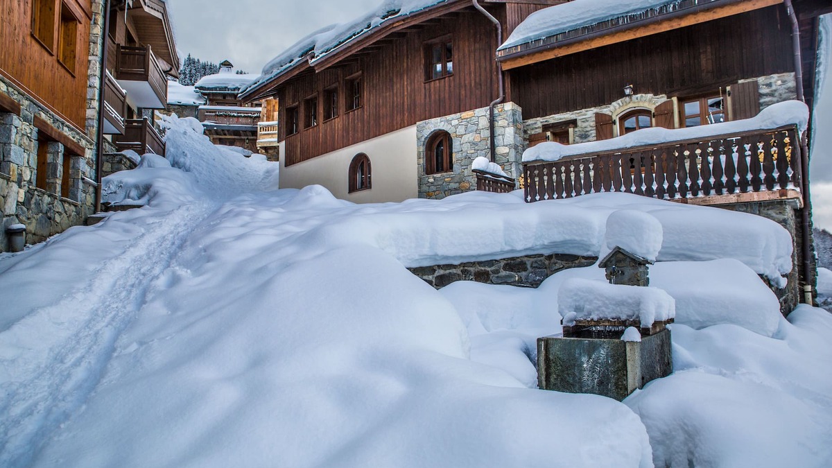 La Perriere Ski Chalet | Chalet 10-12 people in the heart of Hameau de la Tania, in the resort center