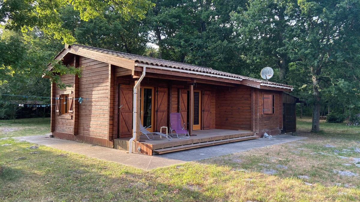 Vendays-Montalivet Ski Chalet | Chalet 10min from the ocean on large wooded grounds! Ideal for families!