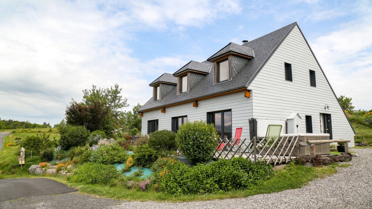 Saint-Nectaire Ski Chalet | CHALET 136 m² - 4 * - 8 people - exceptional view of the Sancy