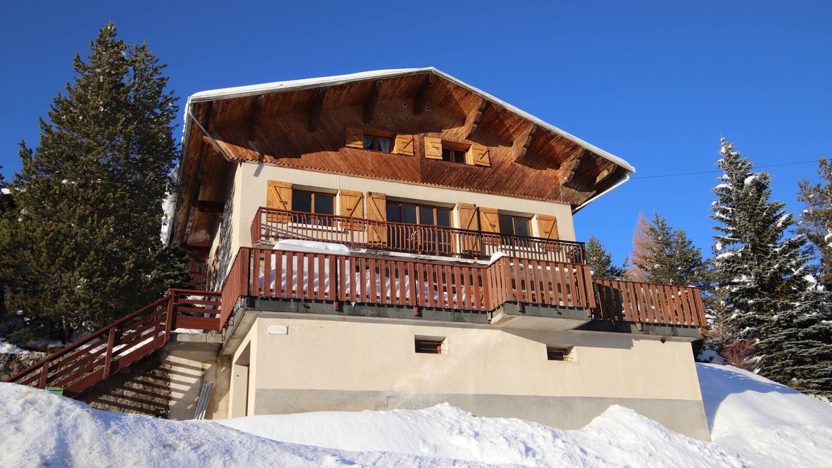 Montgenevre Ski Chalet | CHALET 16/18 PERSONS JACUZZI SAUNA CINEMA ROOM VIEW SLOPES AND MOUNTAINS
