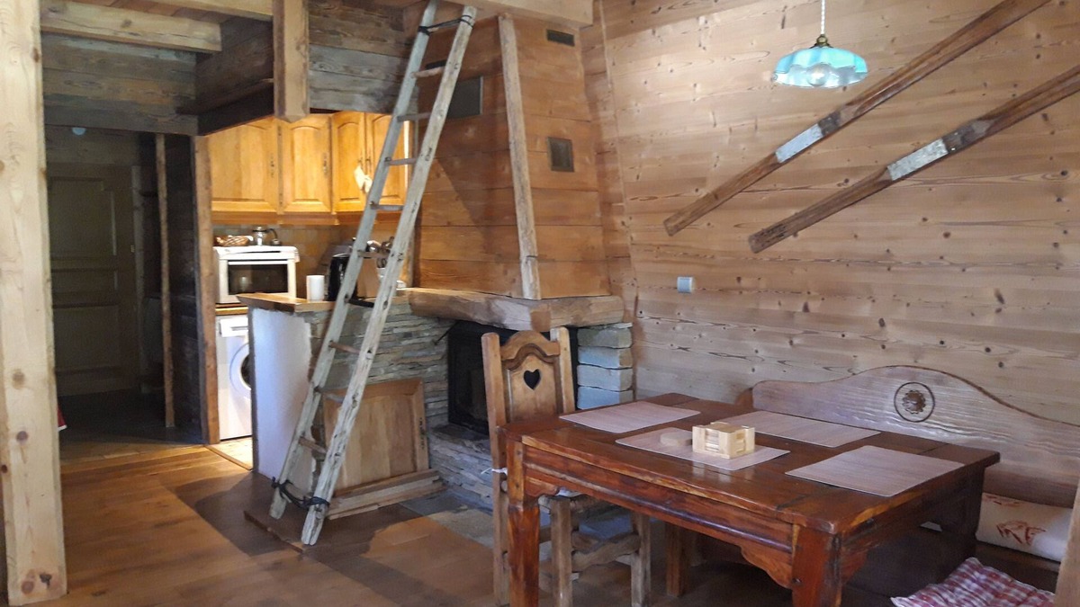 Vallorcine Ski Chalet | Chalet 2-3 pers., balcony, parking lot, ski lift 1.5km, bus 50m, train ski areas 850m