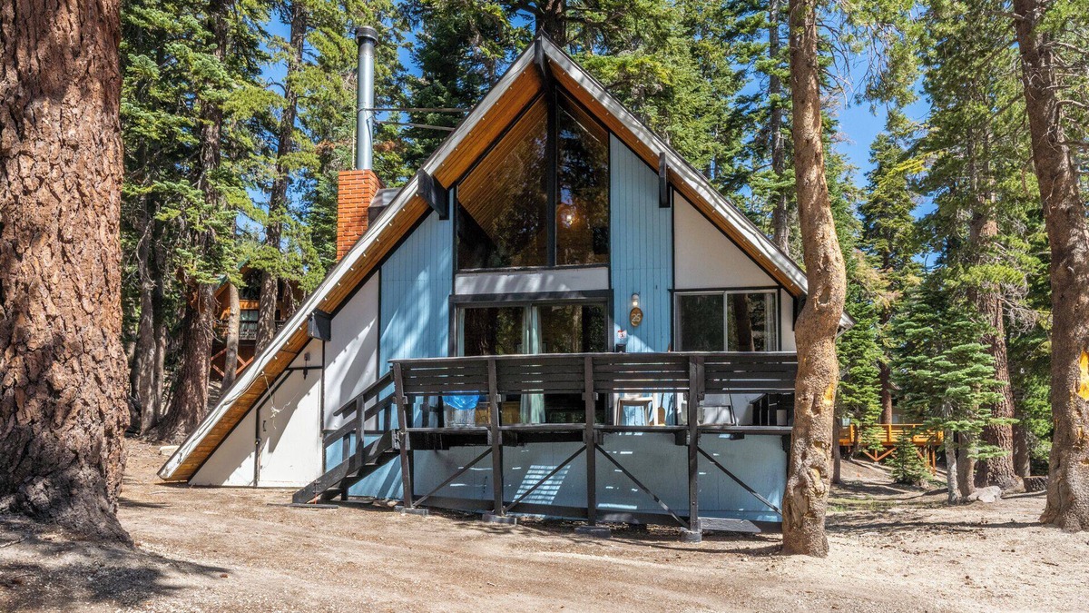 Mammoth Lakes Ski Chalet | Chalet #25, Charming Ski in/Ski Out, just steps to the Mountain