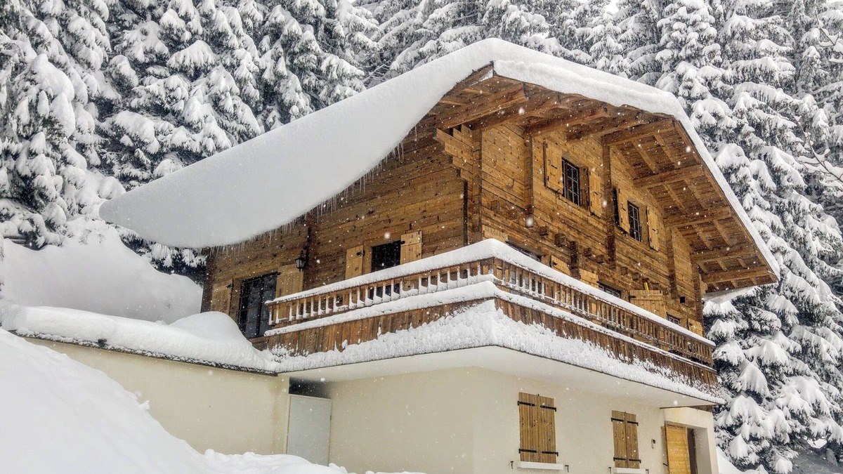 Manigod Ski Chalet | CHALET 3 * RENOVATED WITH SPA BEAUTIFUL VIEW MOUNTAINS 10 MN AT FOOT OF THE TRACKS