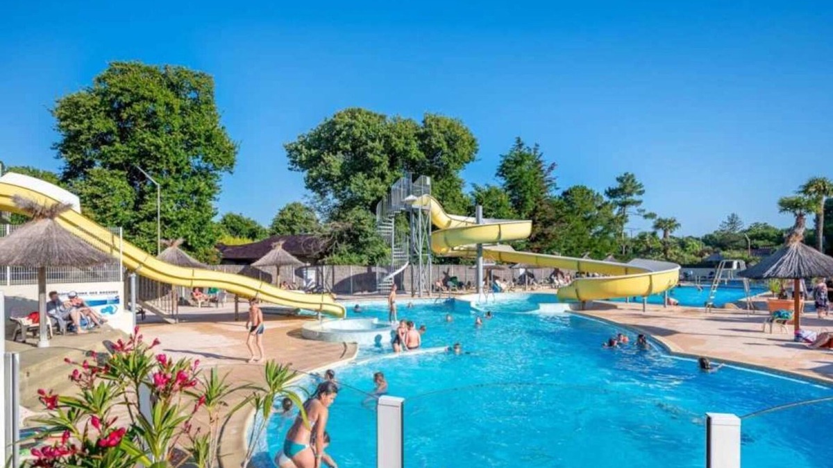 Saint-Hilaire-de-Riez Ski Chalet | Chalet 4 étoiles - Piscine - eeccei