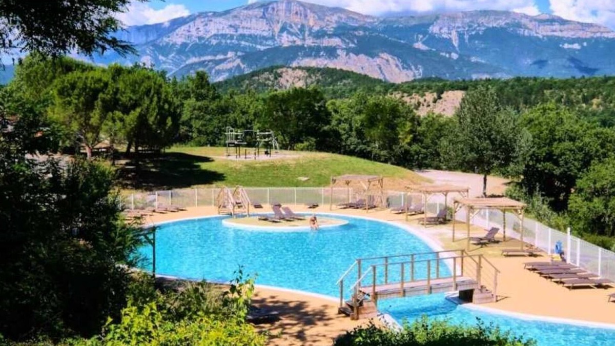 Recoubeau-Jansac Ski Chalet | Chalet 4 étoiles - Parc aquatique - efahf0