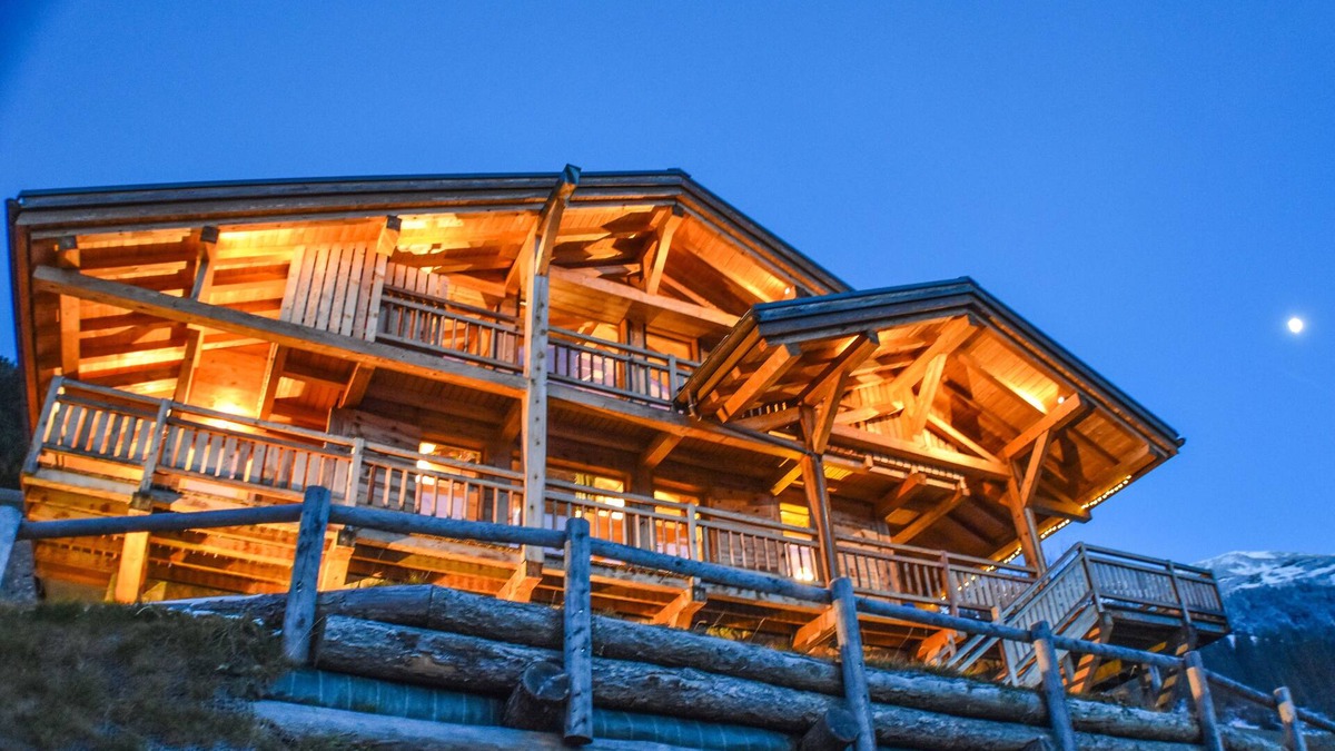 Beaufort Ski Chalet | Chalet 5 bedrooms, 4 bathrooms, jacuzzi, sauna, home cinema, duble fireplace