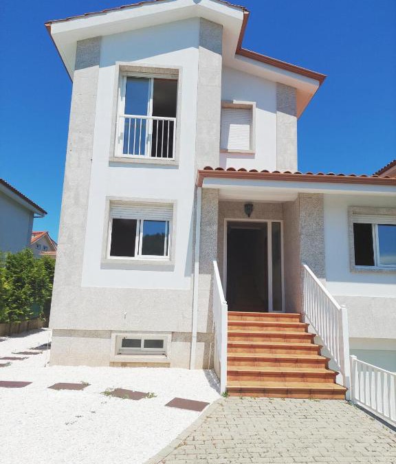 Ourense House | CHALET A SOLO 5 MIN DE OURENSE CIUDAD con jardín y barbacoa