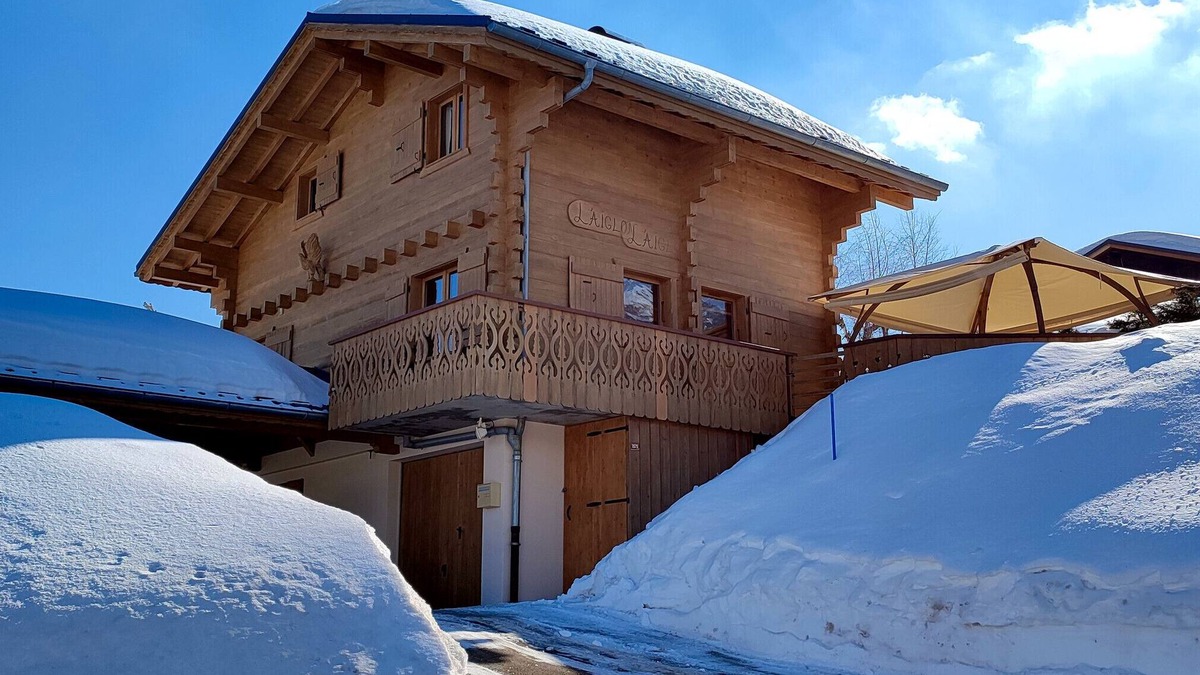 Le Praz de Lys Ski Chalet | Chalet 'Aiglon' with Mountain View, Private Terrace and Wi-Fi