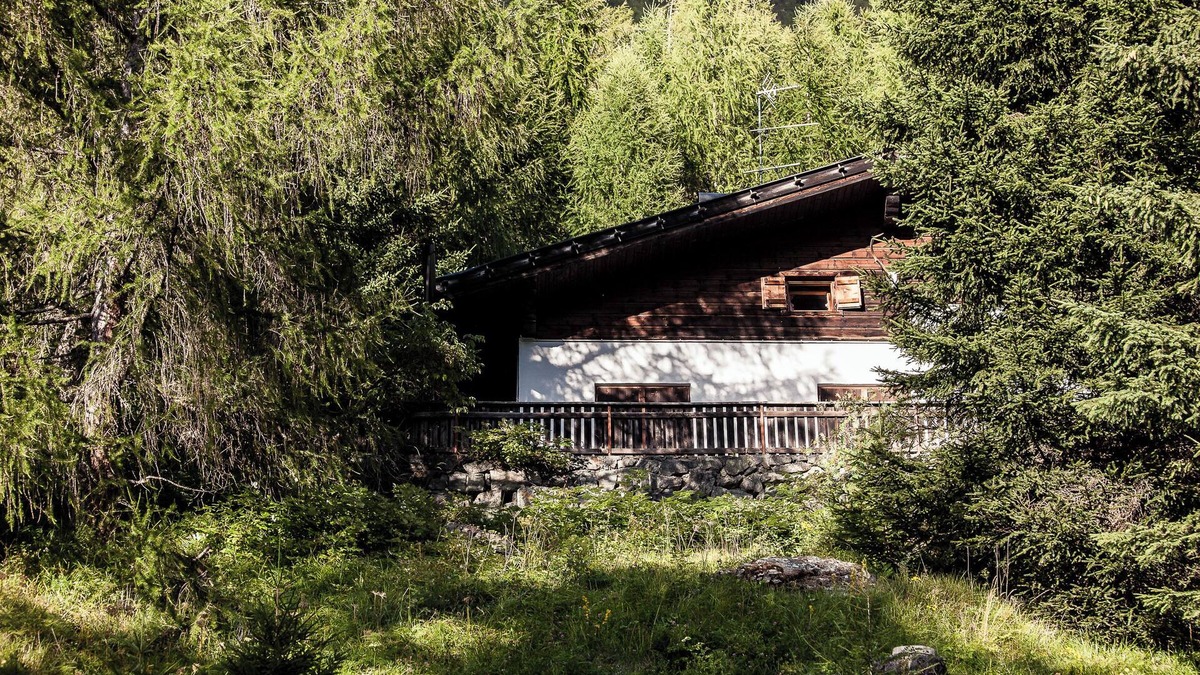 Curon Venosta Ski Chalet | Chalet 'Am Reschensee' with Lake View, Private Terrace and Private Garden